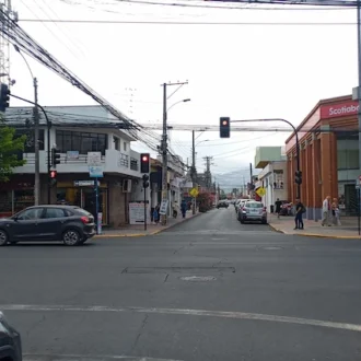 Locales comerciales en venta en el centro de San Fernando, con arriendos activos.